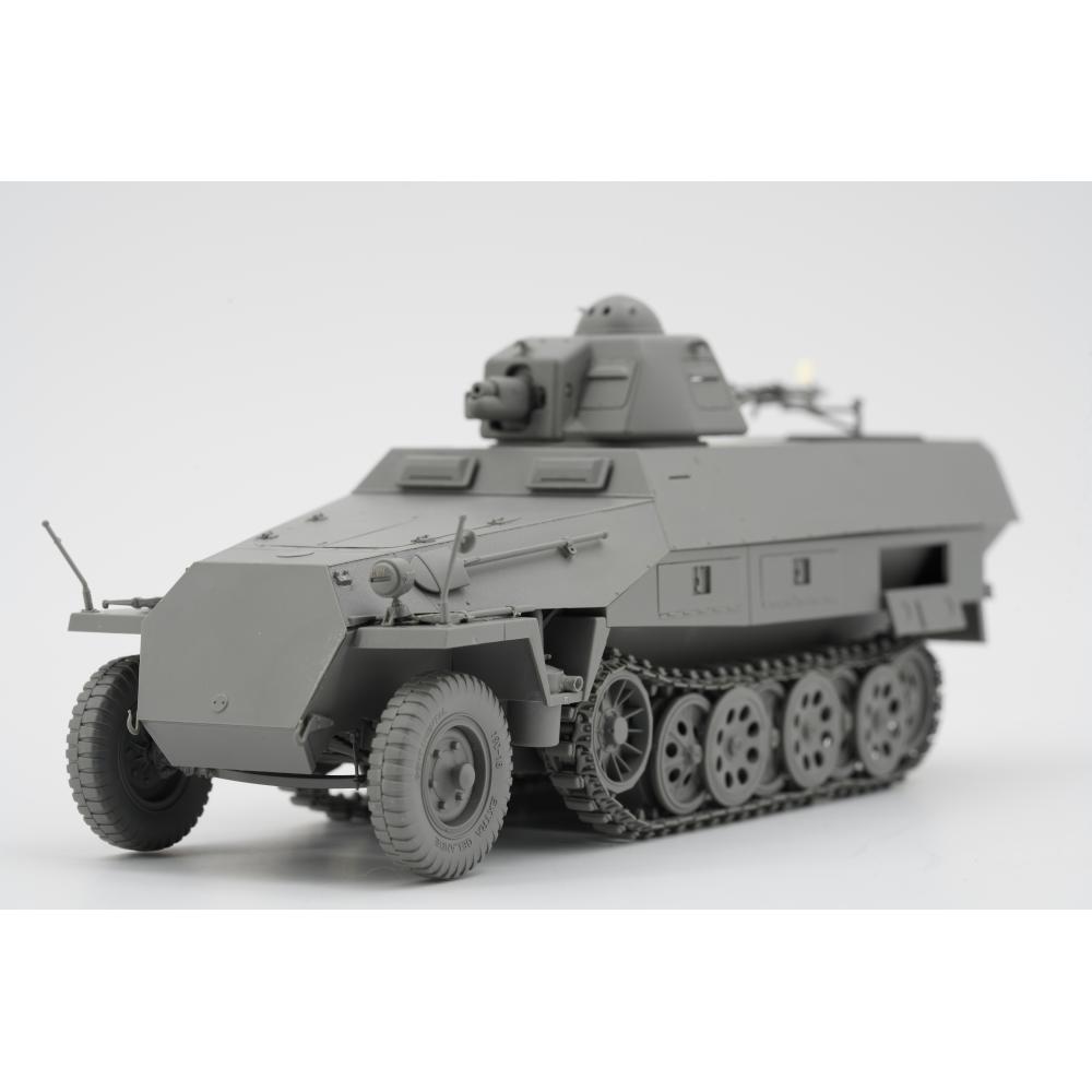 ak-interactive-1-35-sd-kfz-251-ausf-d-con-torretta-r35 image 3
