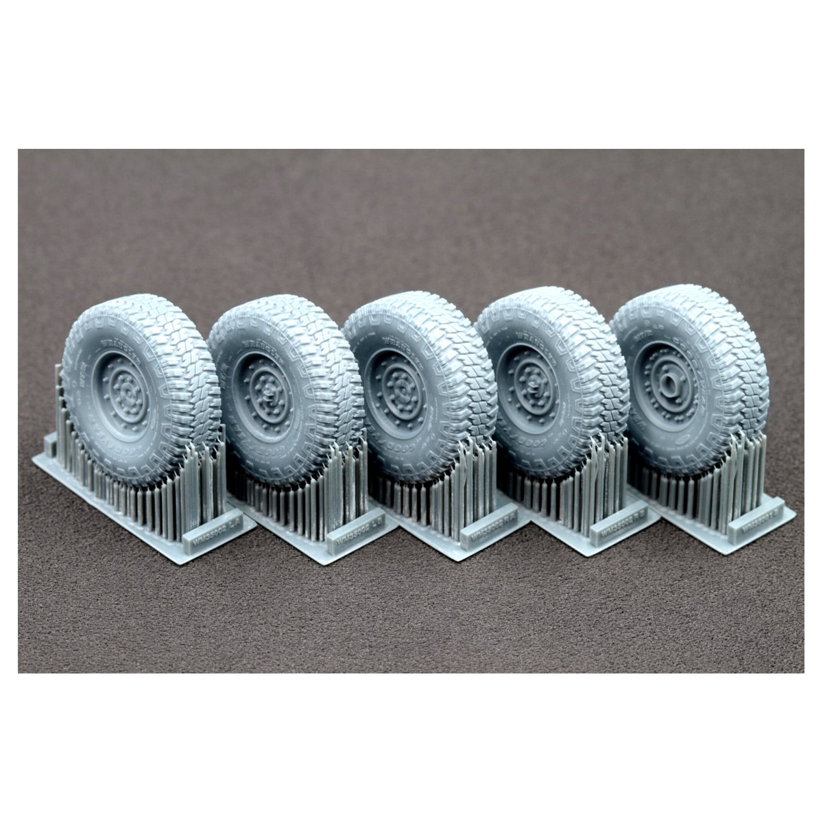 ak-interactive-hmmwv-mt-r-12-bolt-ordinary-wheel-set-scala-1-35 image 2