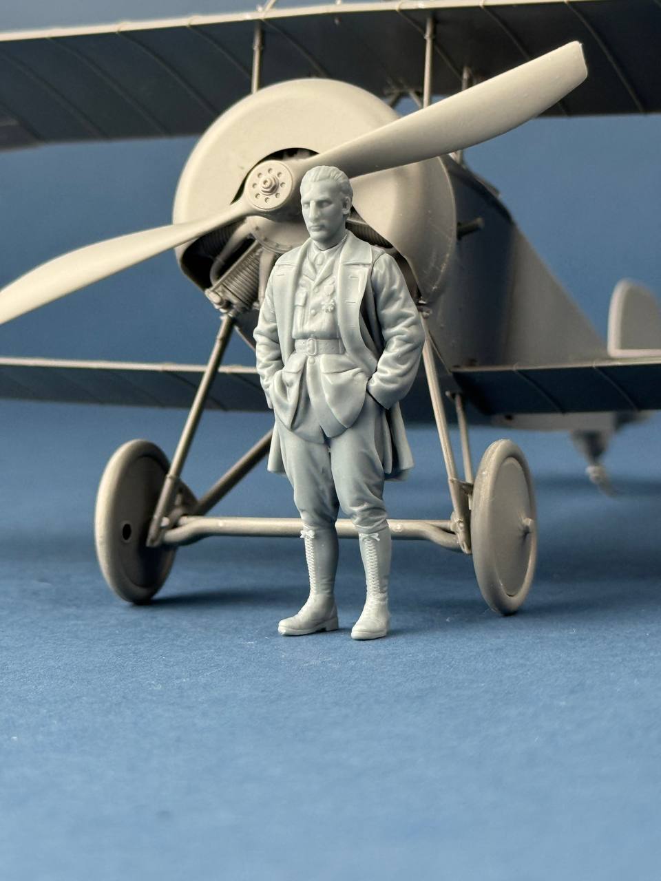 ak-interactive-the-first-french-air-ace-jean-marie-dominique-navarre-1-32-figura image 2