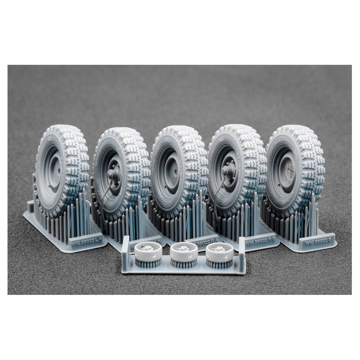 ak-interactive-unimog-404-10-5-20-mpt-ordinary-wheel-set-1-35 image 2
