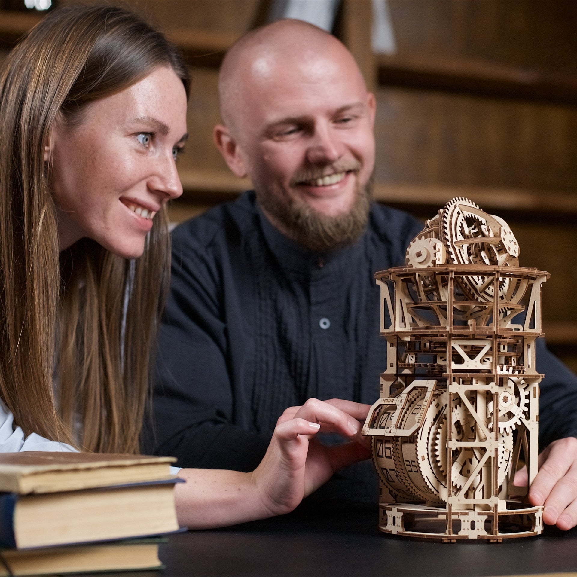 ugears-sky-watcher-tourbillon-table-clock-orologio-meccanico-da-tavolo-da-costru image 7