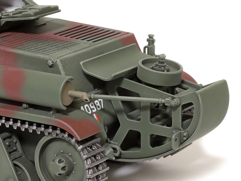 ak-interactive-1-35-french-light-tank-h39-kit-modellismo image 5