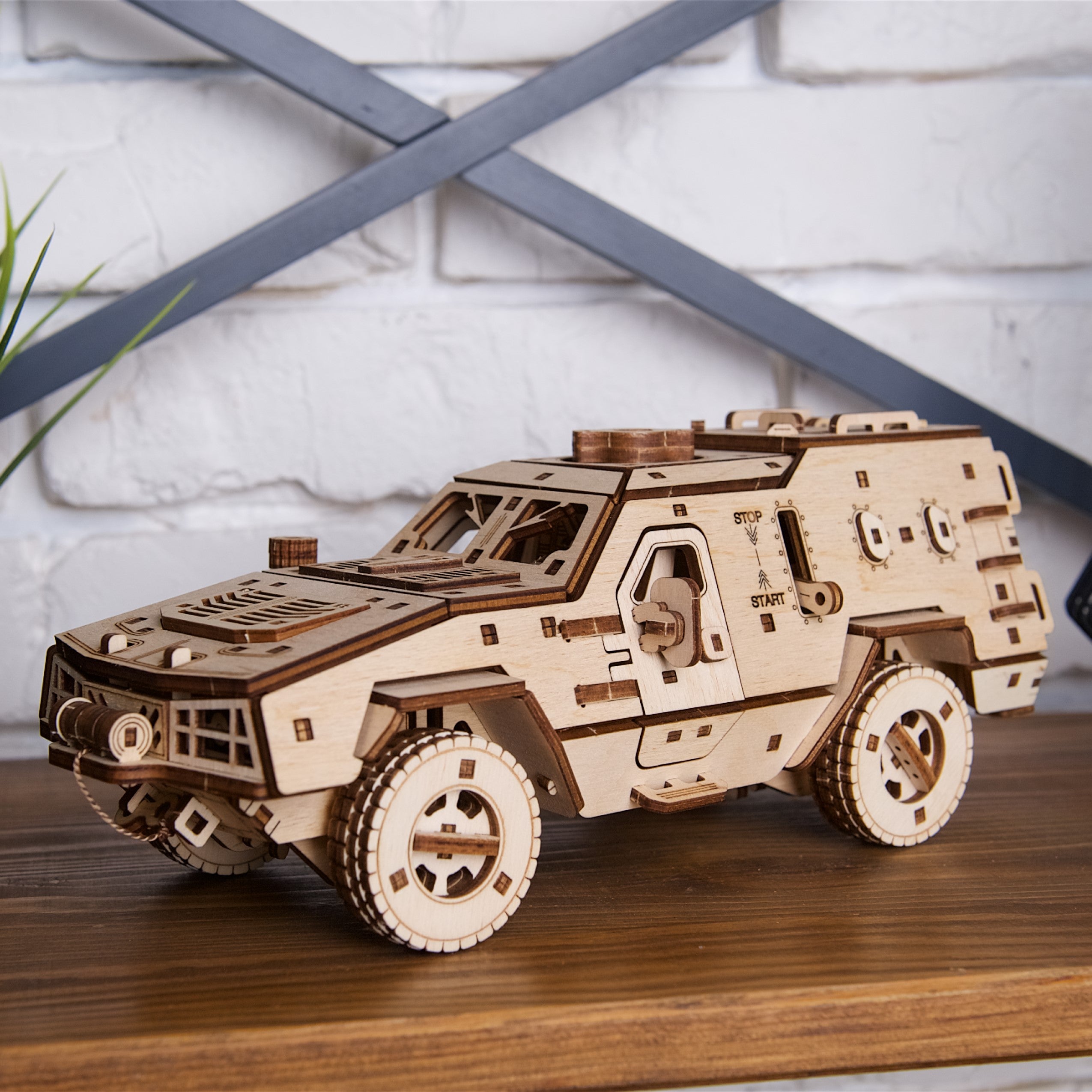 ugears-dozor-b-combat-vehicle-blindato-militare-in-legno-da-costruire image 8
