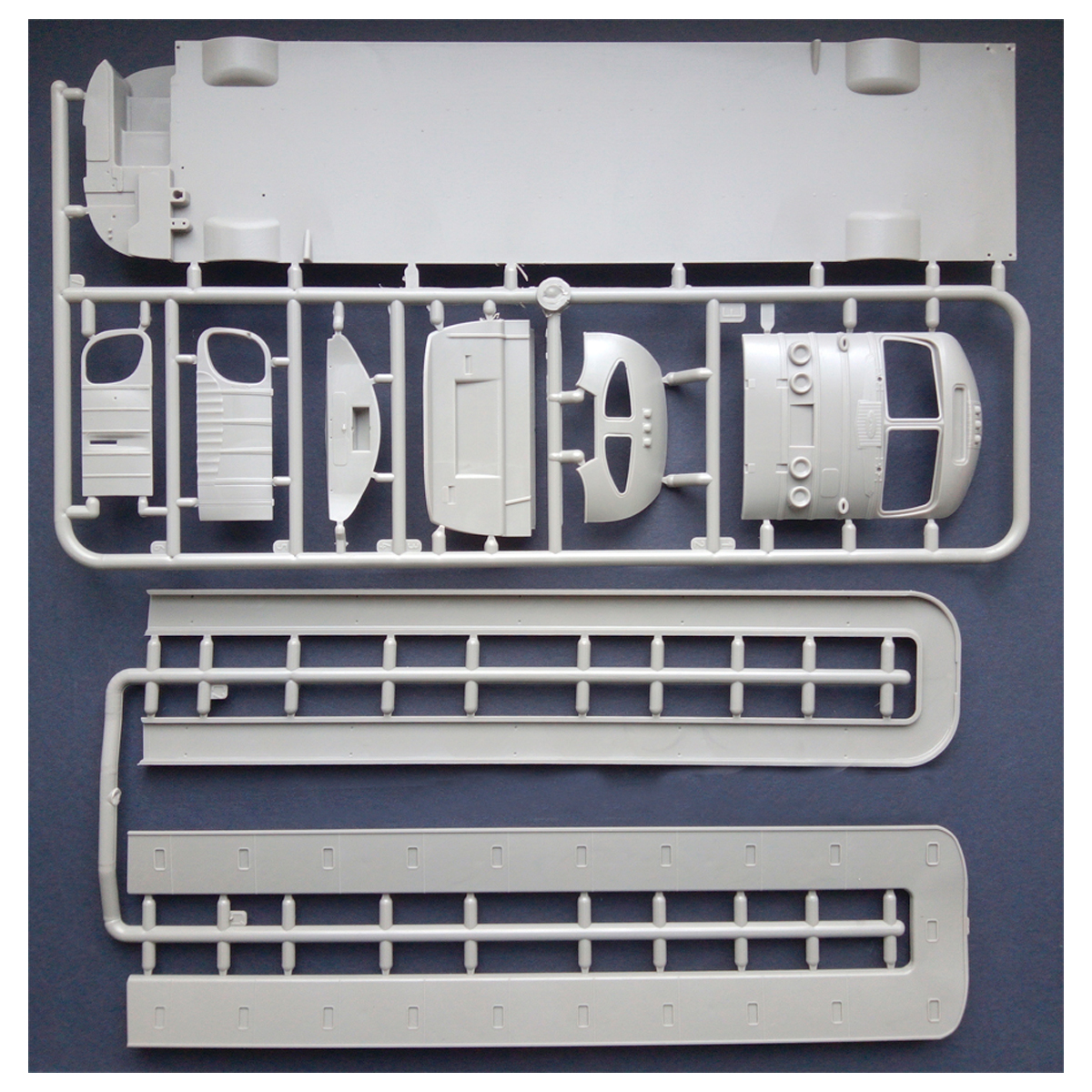 ak-interactive-1-35-1947-pd-3751-silverside-bus-kit-di-modellismo image 7