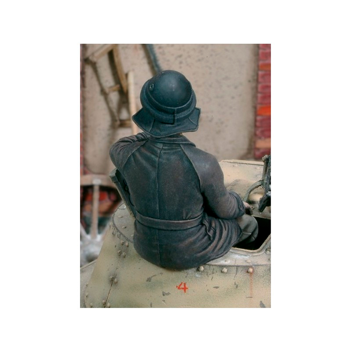 ak-interactive-m13-40-italian-tanker-wwii-figura-1-35 image 2