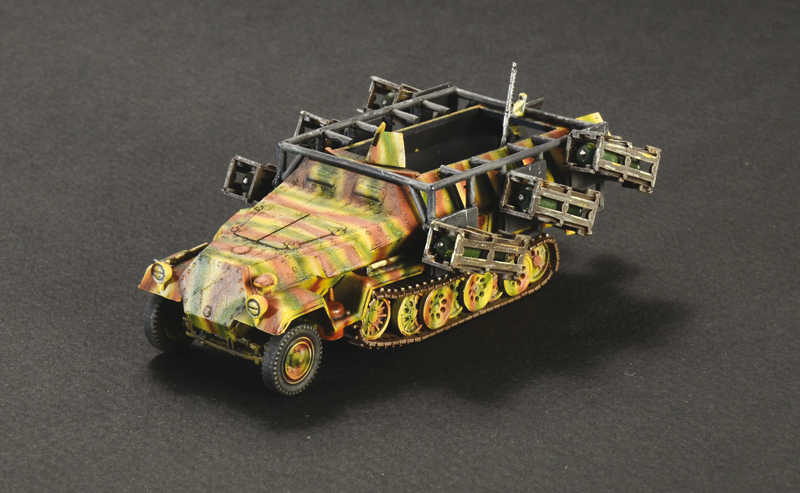 ak-interactive-1-72-sd-kfz-251-1-stuka-zu-fuss-kit-di-modellismo-militare image 2