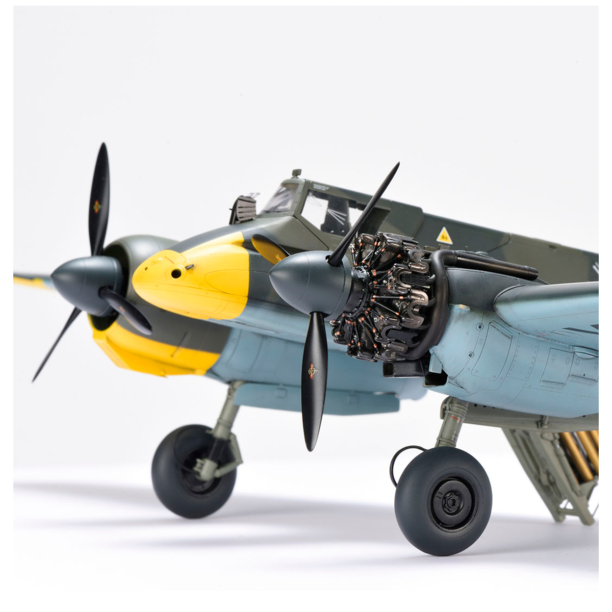 ak-interactive-1-32-hs-129-b-3-with-75mm-gun image 4