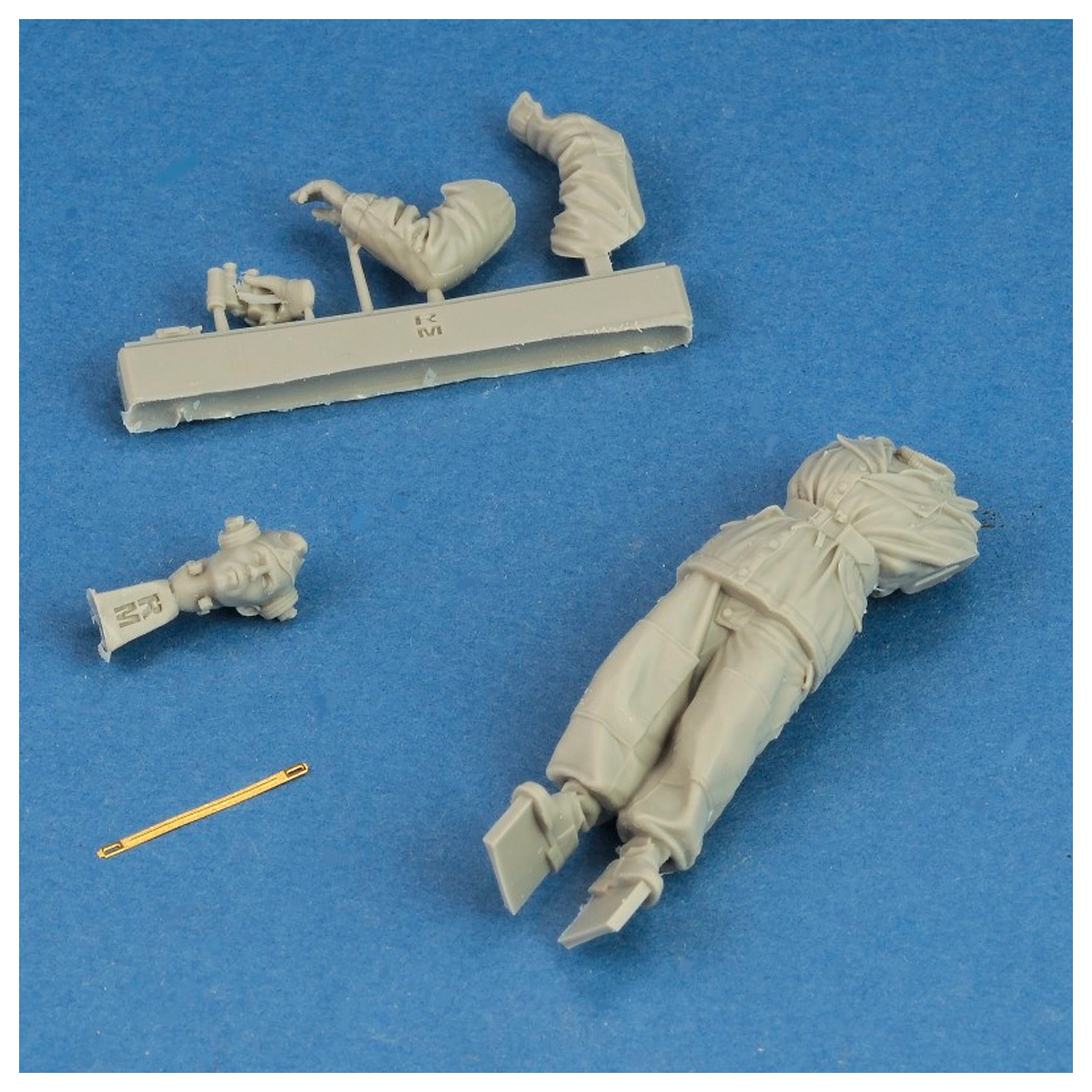 ak-interactive-german-tanker-in-winter-dress-figura-1-35-carrista-tedesco-in-uni image 3