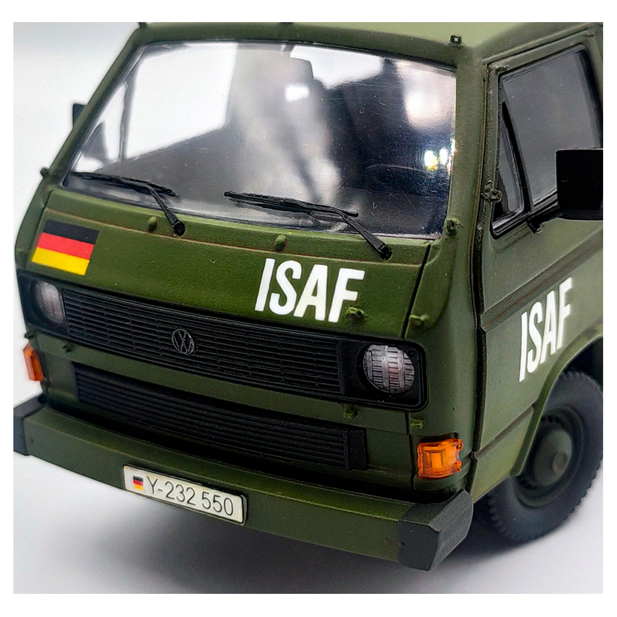 ak-interactive-1-35-vw-t3-transporter-bus image 5