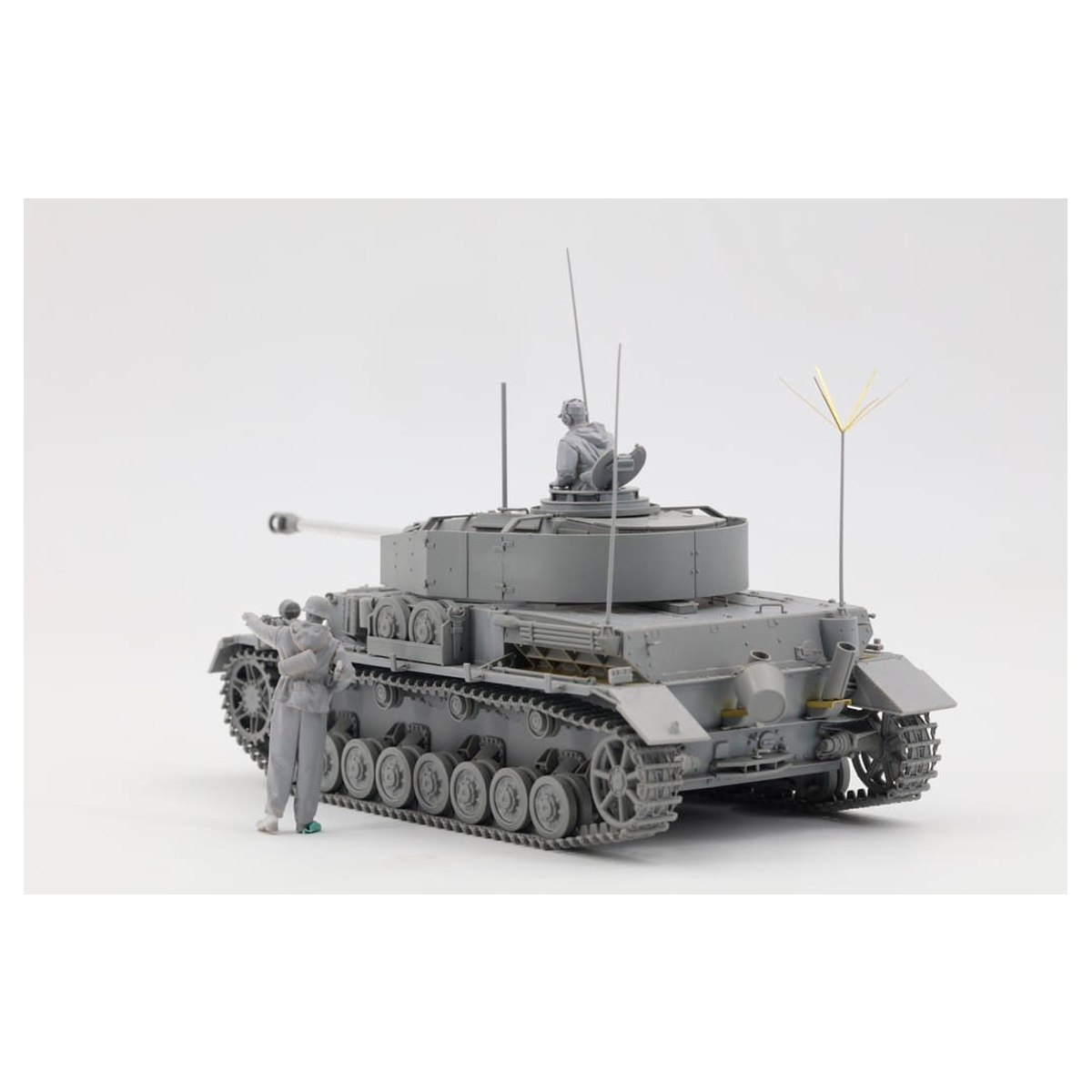 ak-interactive-1-35-pz-beob-wg-iv-ausf-j-con-comandante-e-fanteria-kit-modellism image 3