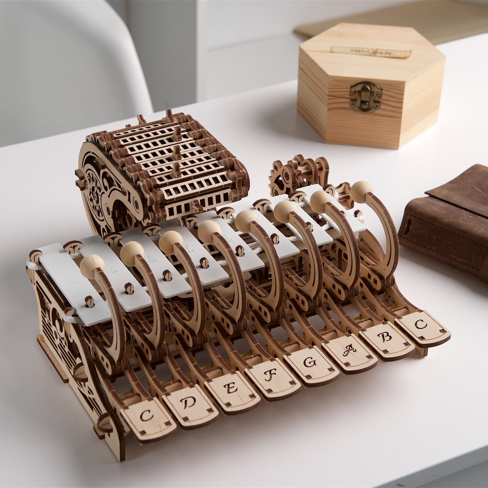 ugears-mechanical-celesta-strumento-musicale-meccanico-in-legno image 8