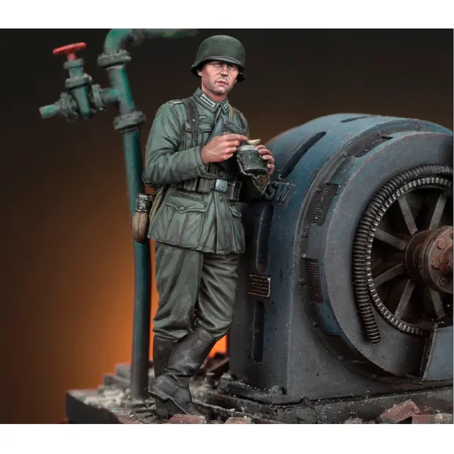 ak-interactive-soldato-di-fanteria-tedesco-che-mangia-wwii-1-35 image 1