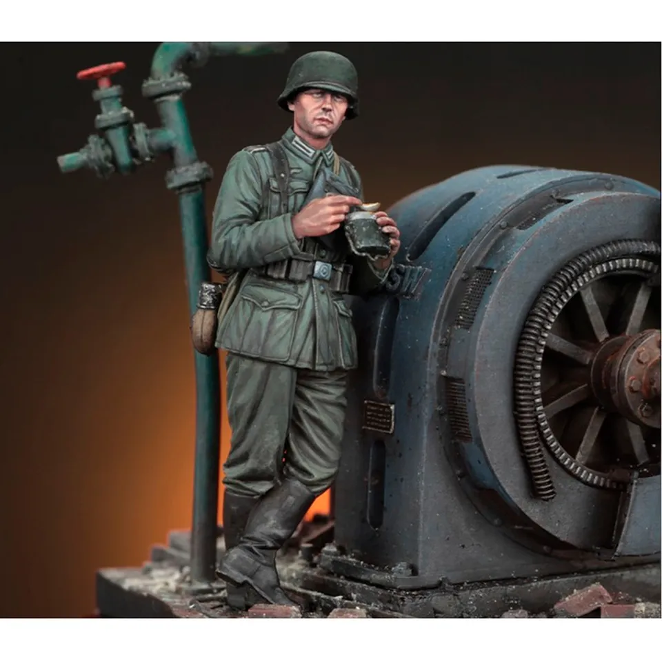ak-interactive-soldato-di-fanteria-tedesco-che-mangia-wwii-1-35 image 1