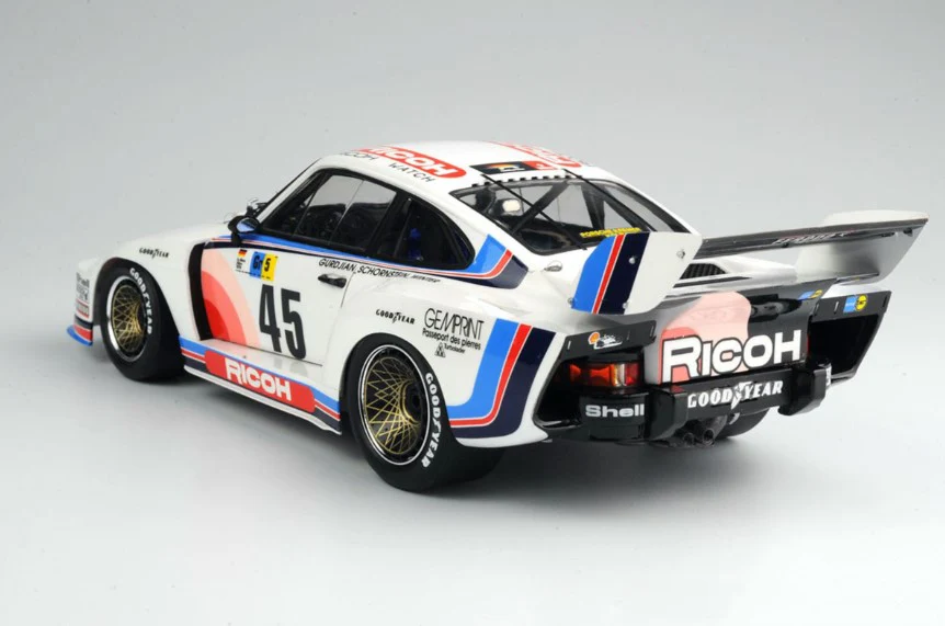 ak-interactive-porsche-935-k2-1978-le-mans-24-hours-in-scala-1-24 image 5