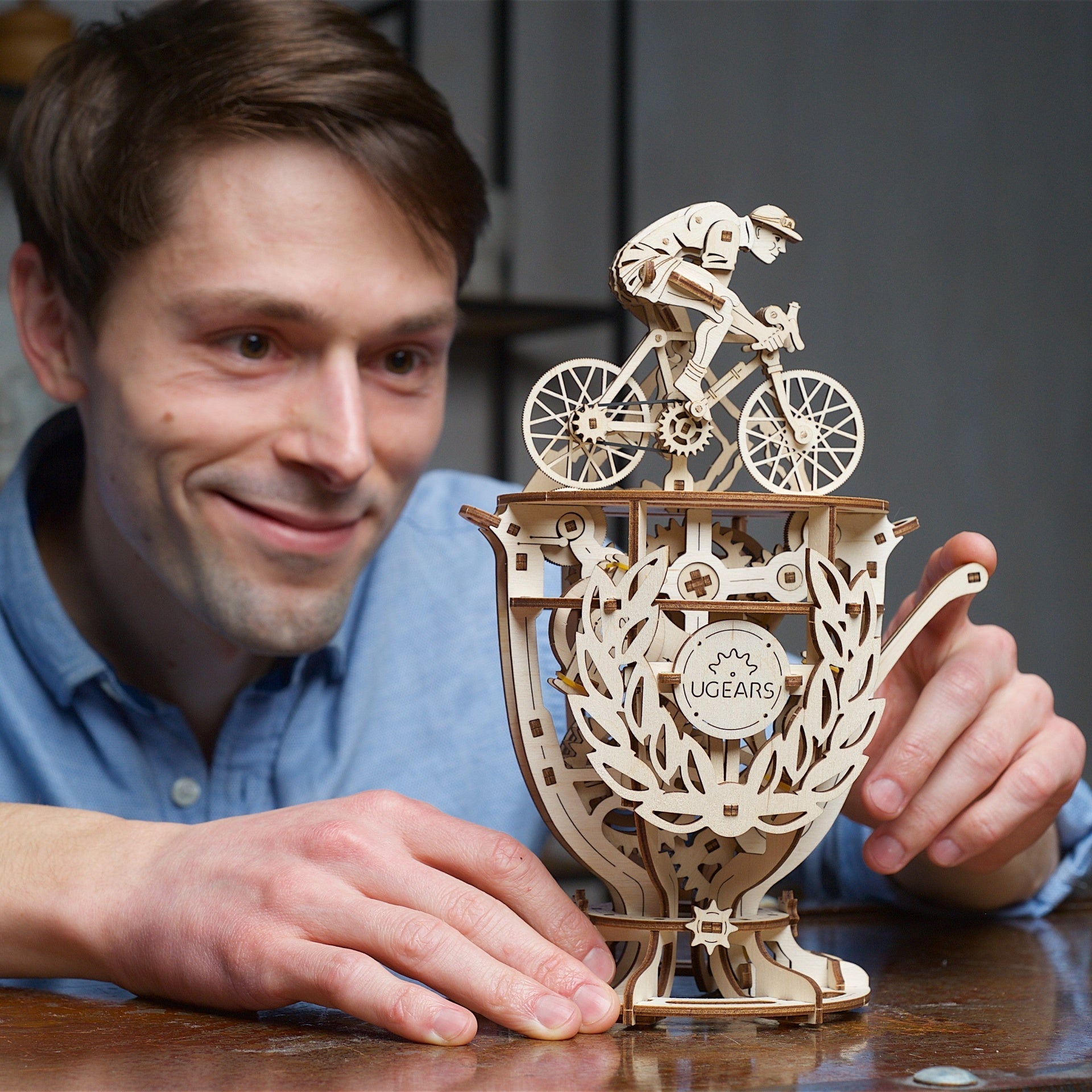 ugears-automaton-cyclist-automa-ciclista-3d-puzzle-in-legno image 7