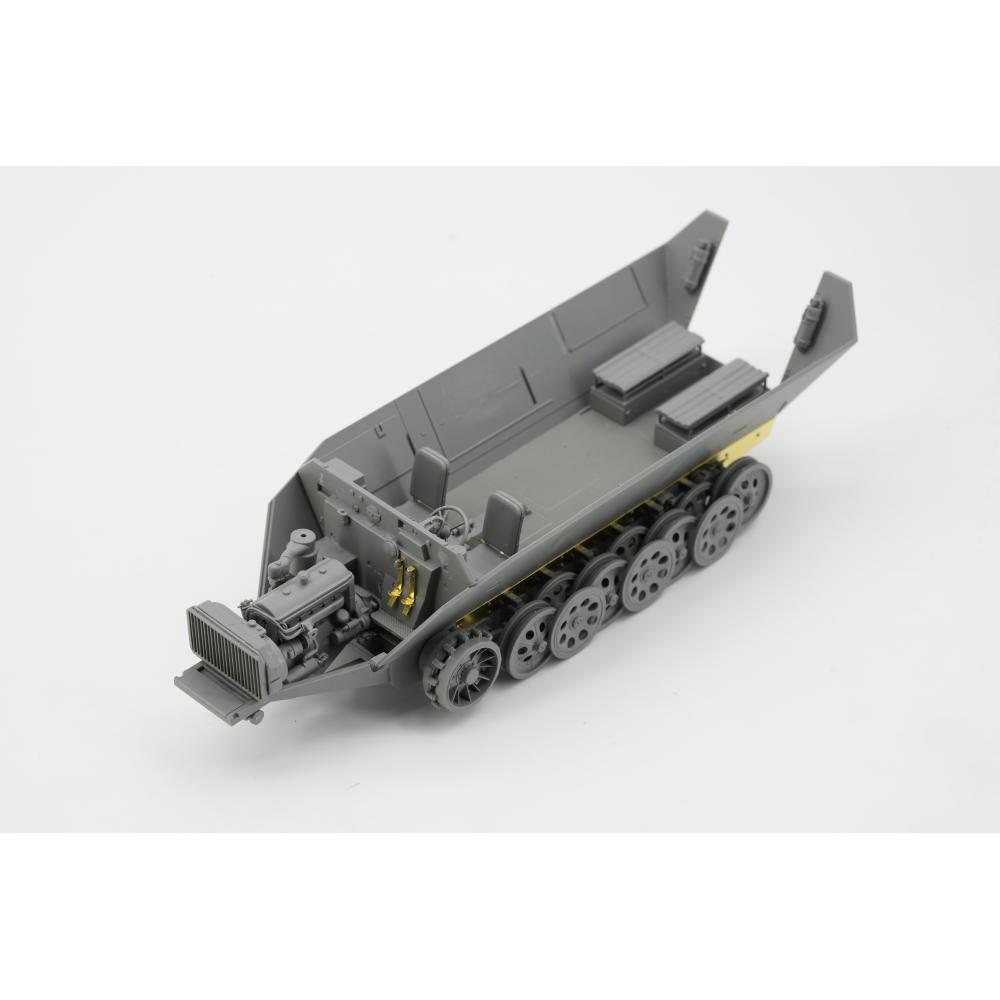 ak-interactive-1-35-sd-kfz-251-ausf-d-con-torretta-r35 image 5