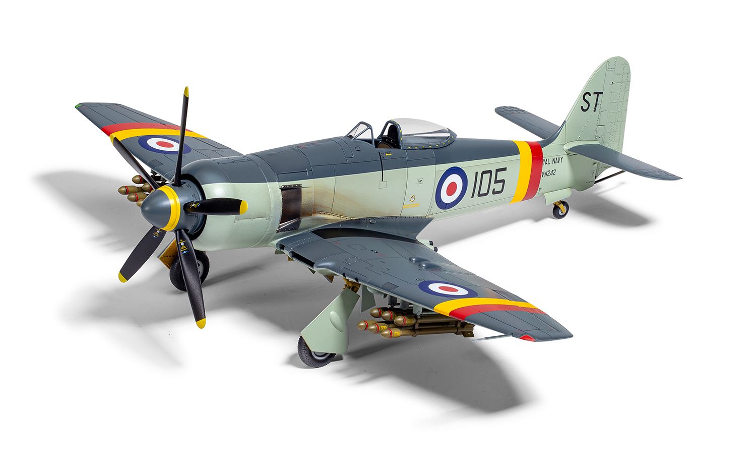ak-interactive-hawker-sea-fury-fb-ii-1-48-scatola-leggermente-danneggiata image 2