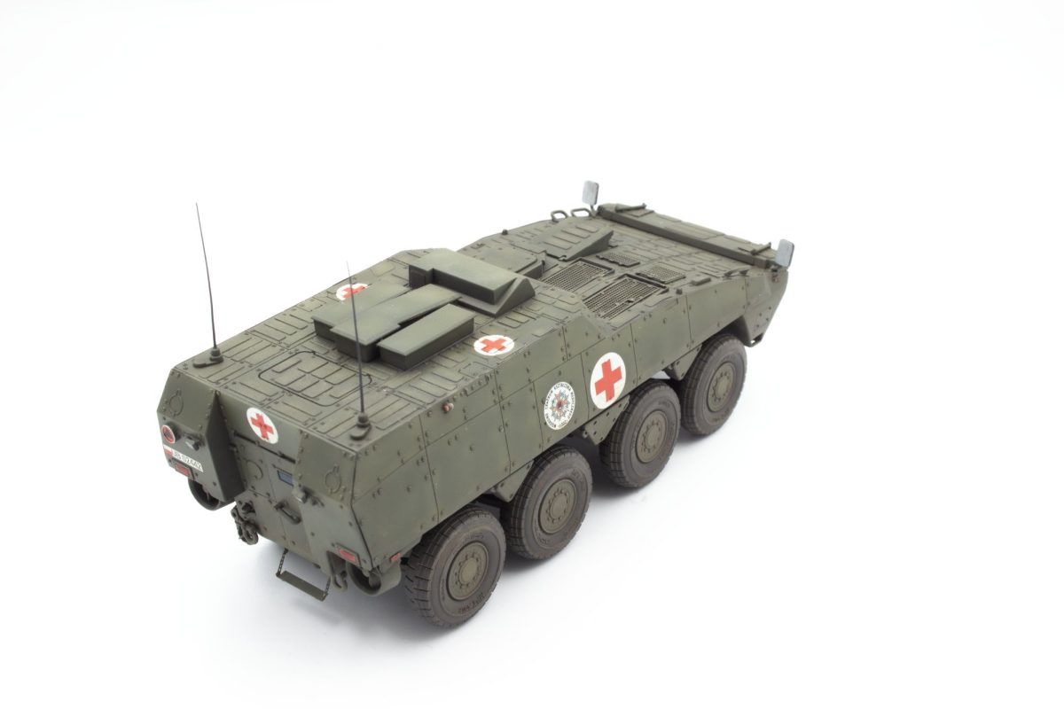 ak-interactive-1-72-bedford-mwd-general-service-closed-cab-late-production-kit-m image 6