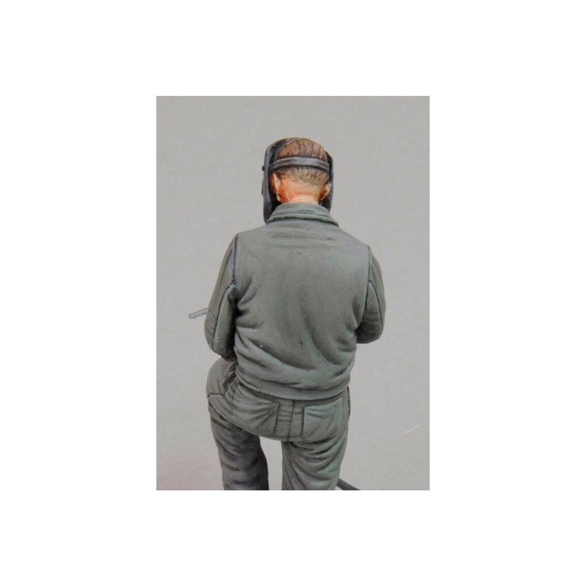 ak-interactive-uomo-con-saldatrice-elettrica-n-1-1-35-figura-in-scala image 3
