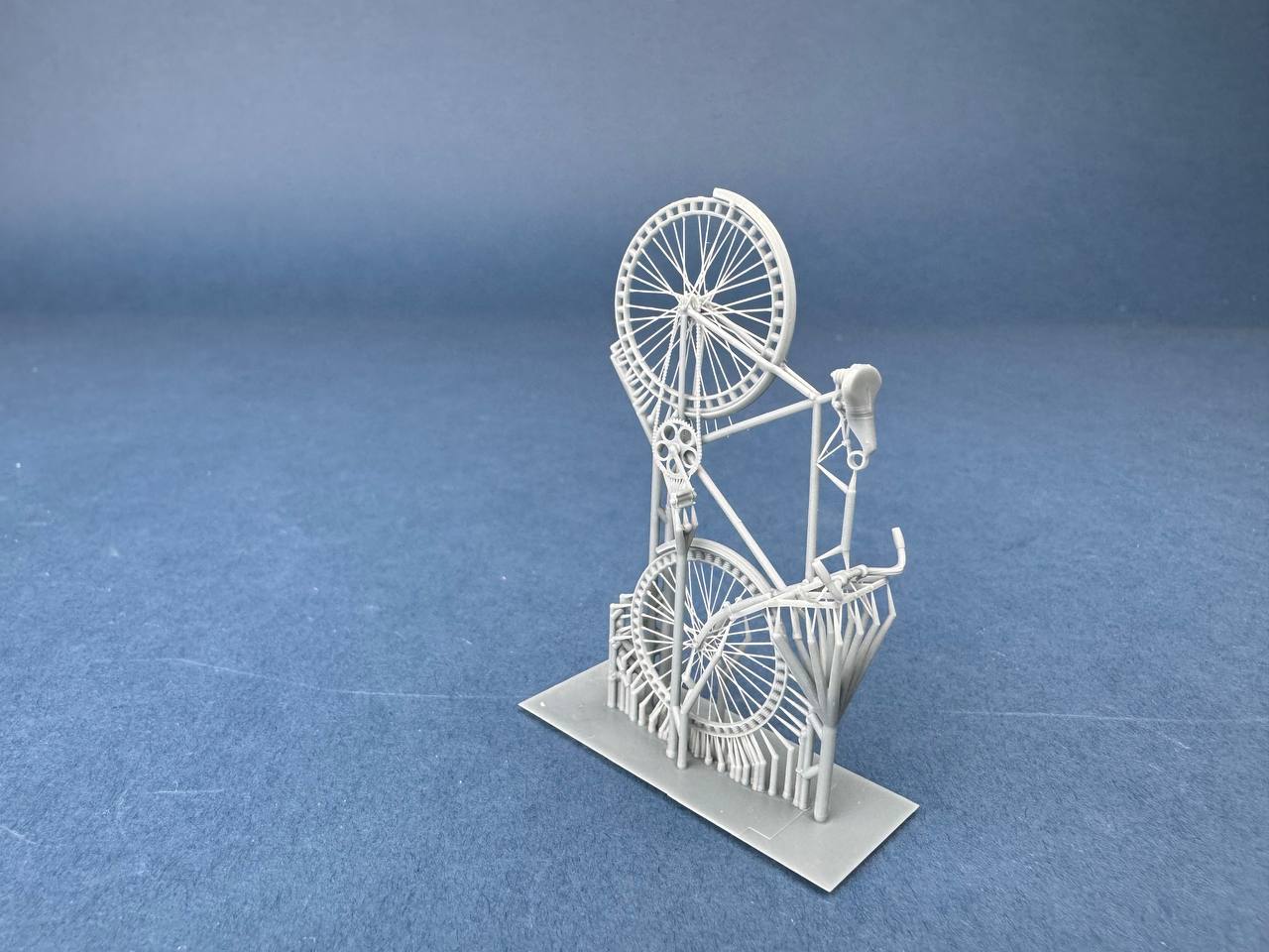 ak-interactive-1-35-bicicletta-tedesca-con-ruote-a-molla-kit-modellismo image 2