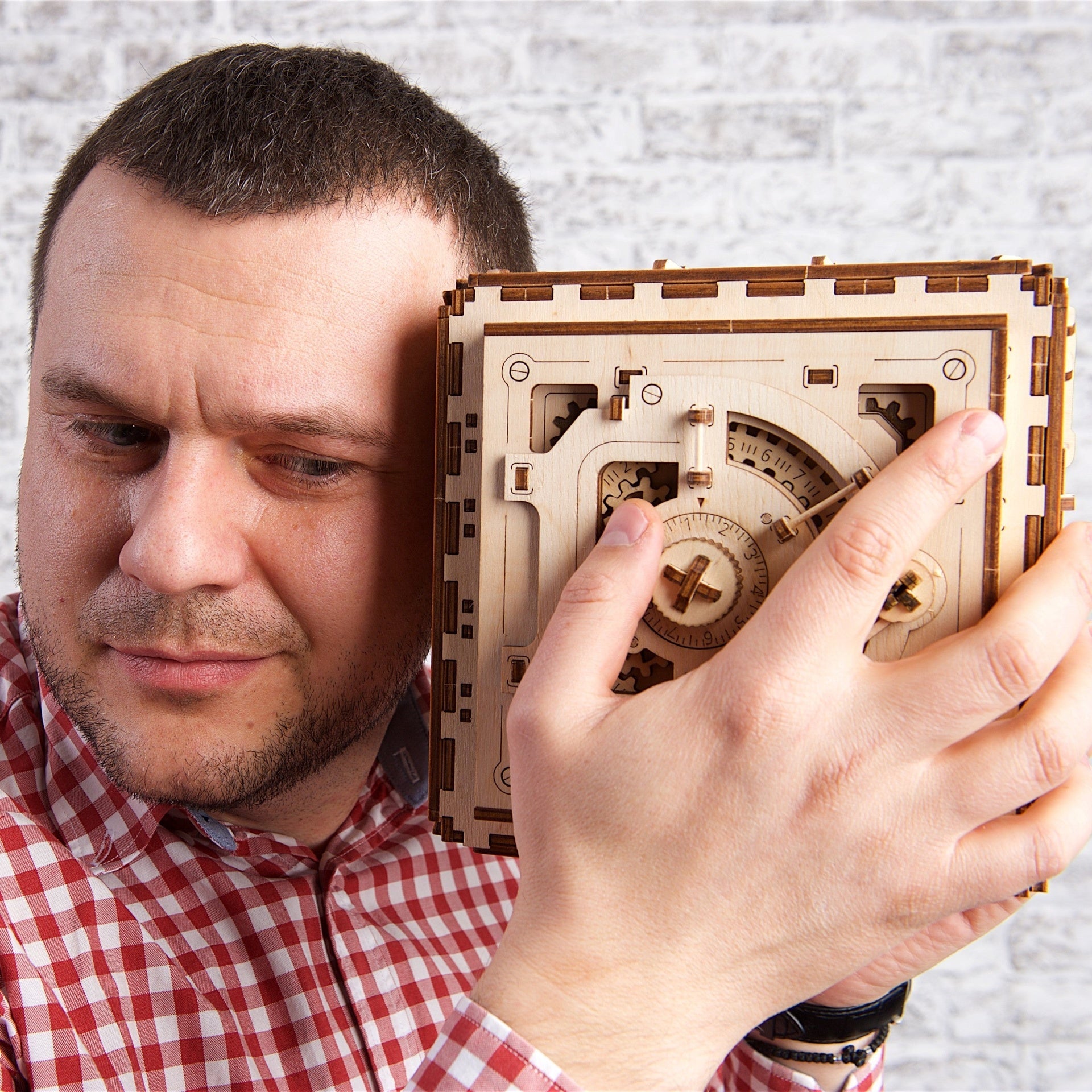 ugears-safe-cassaforte-meccanica-con-combinazione-personalizzabile-puzzle-3d-adv image 7