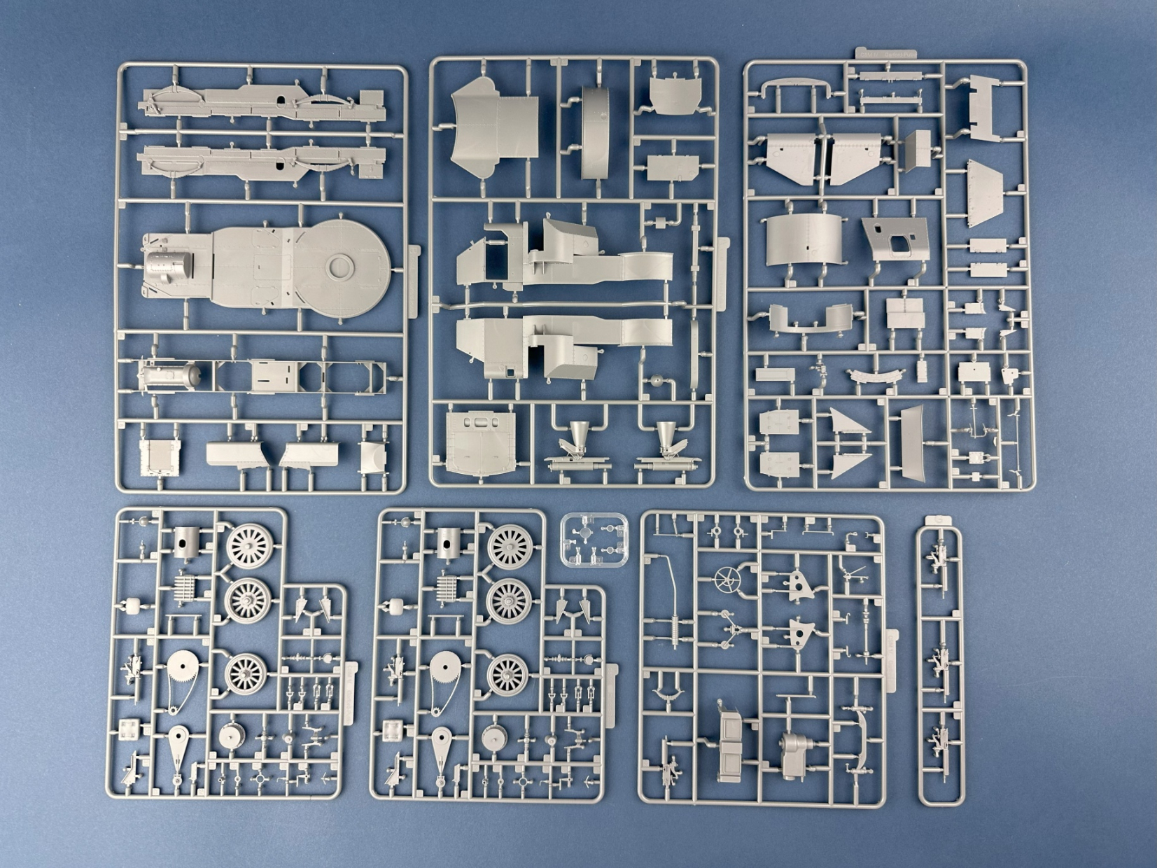 ak-interactive-garford-putilov-armoured-car-freikorps-service-1-35-kit-auto-blin image 5