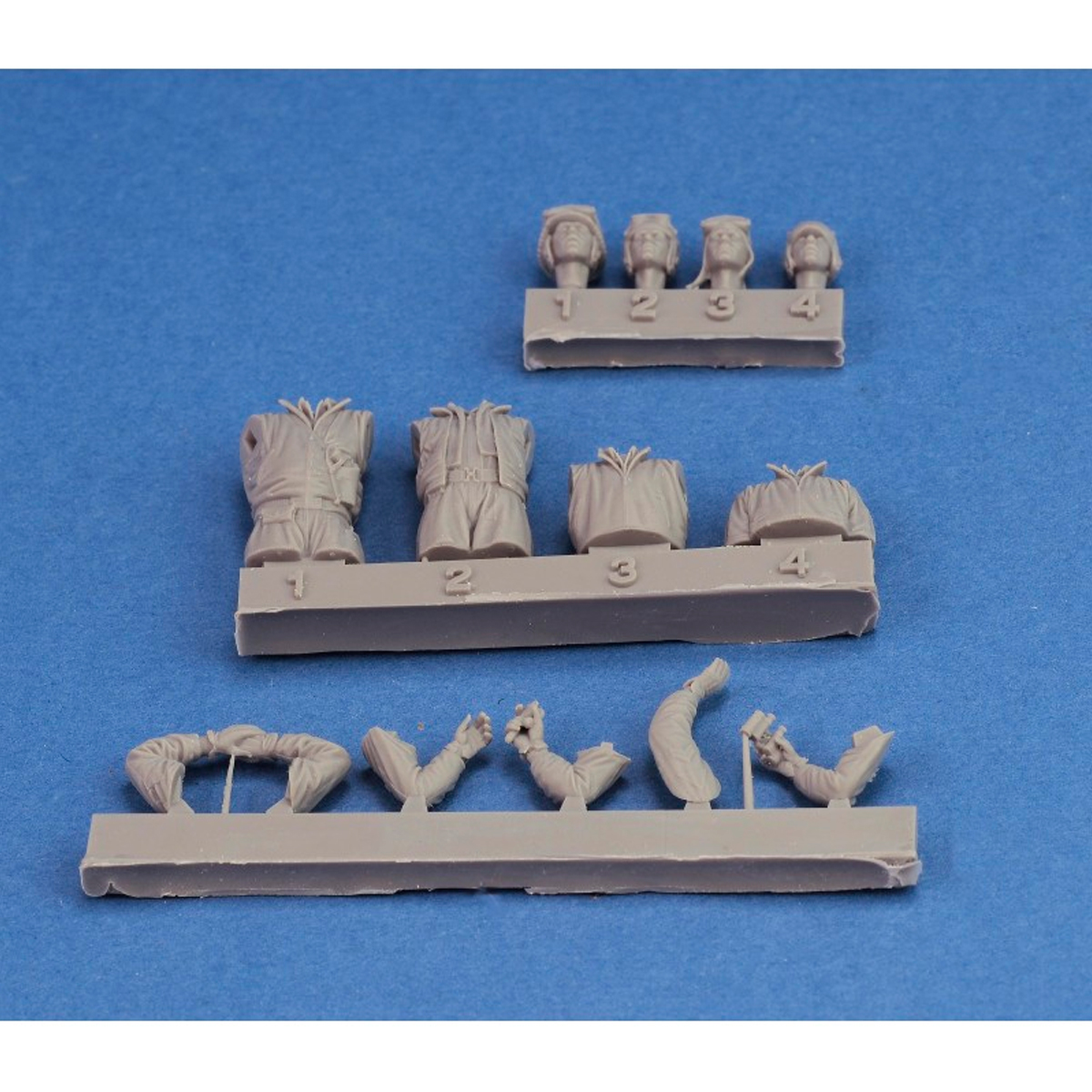 ak-interactive-u-s-tank-crew-wwii-1-72-scale-set-di-figure-in-scala-1-72 image 2