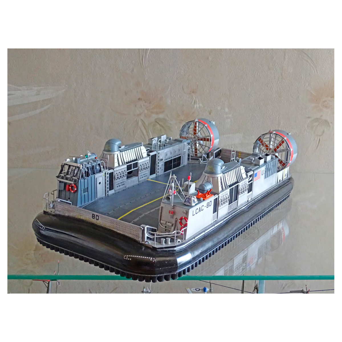 ak-interactive-1-72-usmc-landing-craft-air-cushion-lcac-kit-modellismo image 2