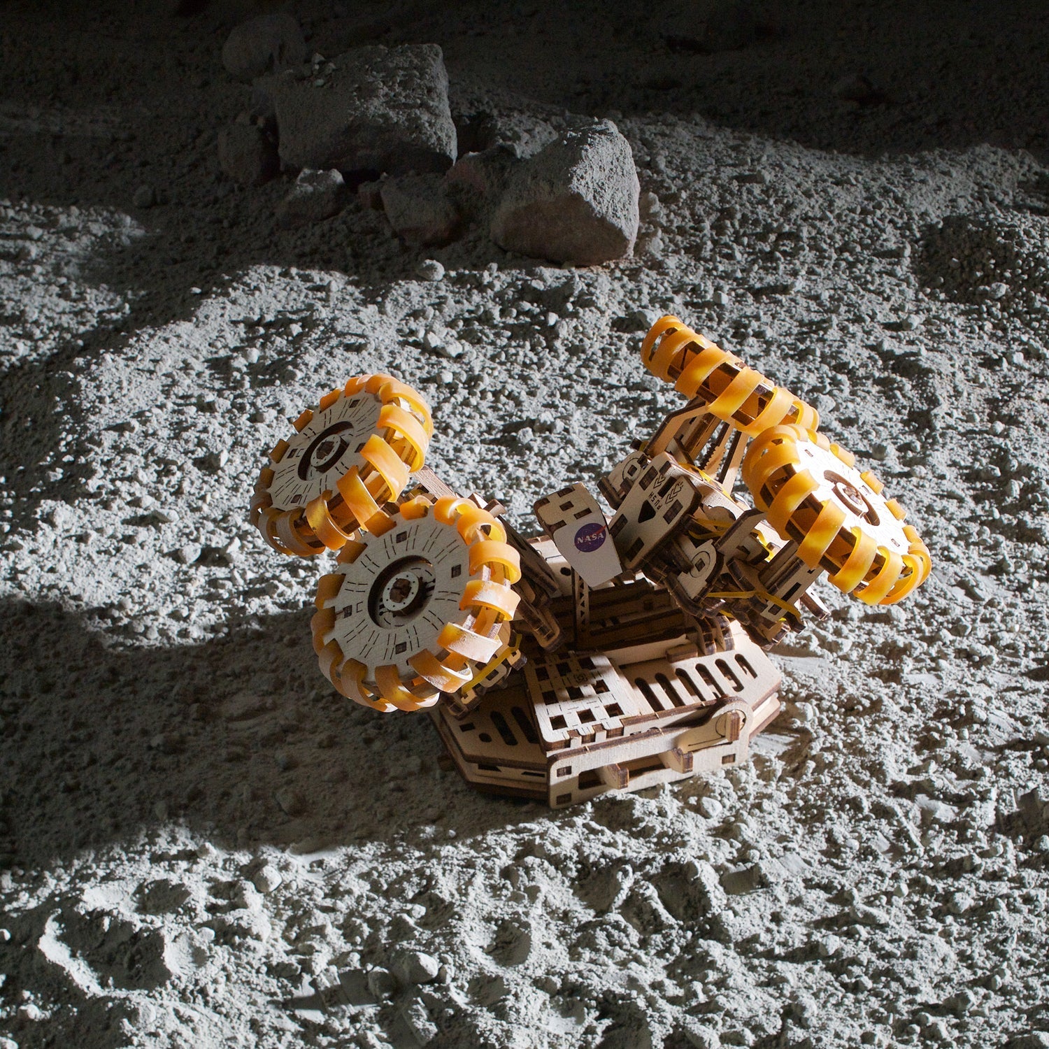 ugears-nasa-lunar-rover-kit-modellismo-legno-3d image 7