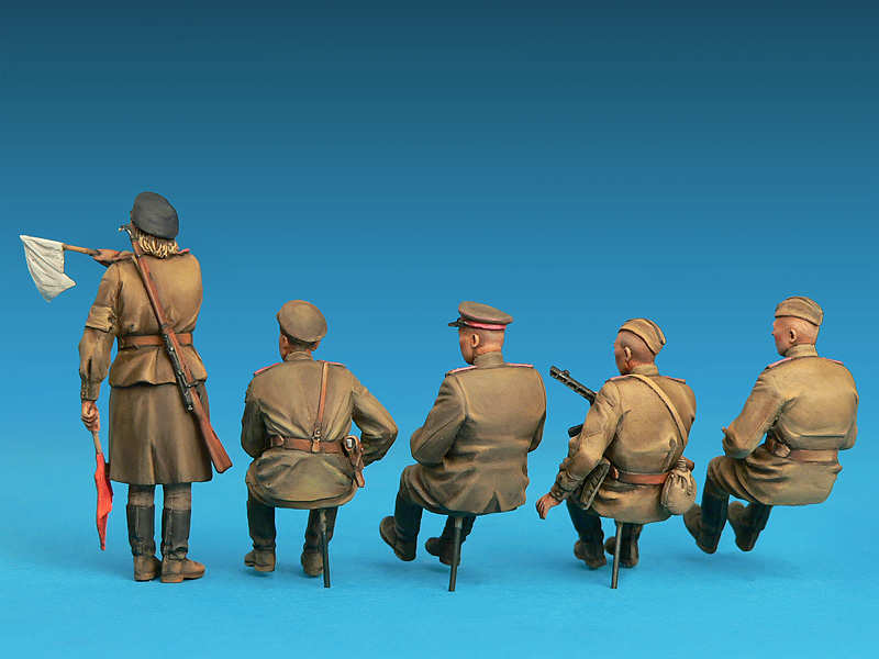 ak-interactive-1-35-soviet-jeep-crew-special-edition-set-figure image 7