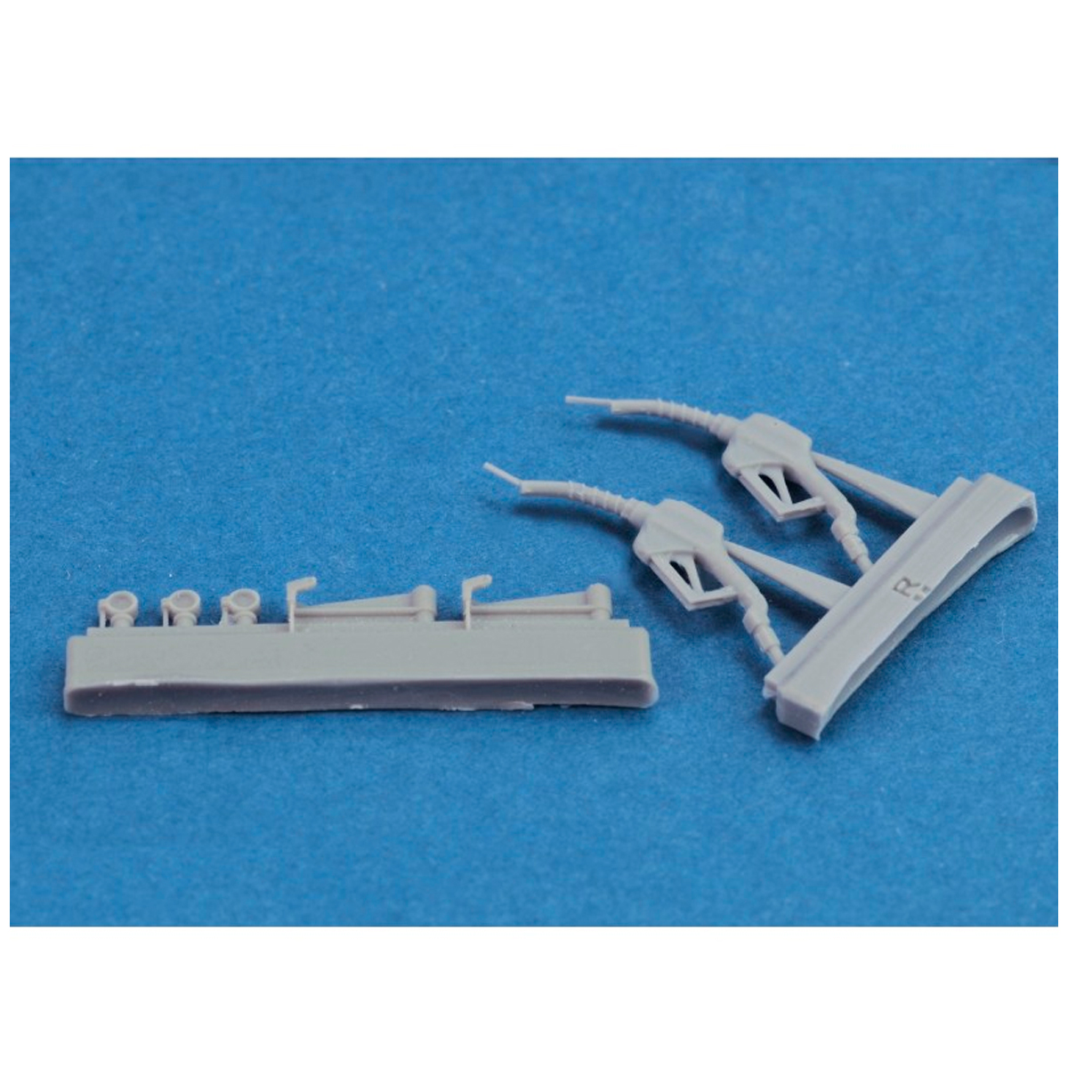ak-interactive-modern-gas-pumps-mid-orient-1-35-kit-accessori-diorama image 3