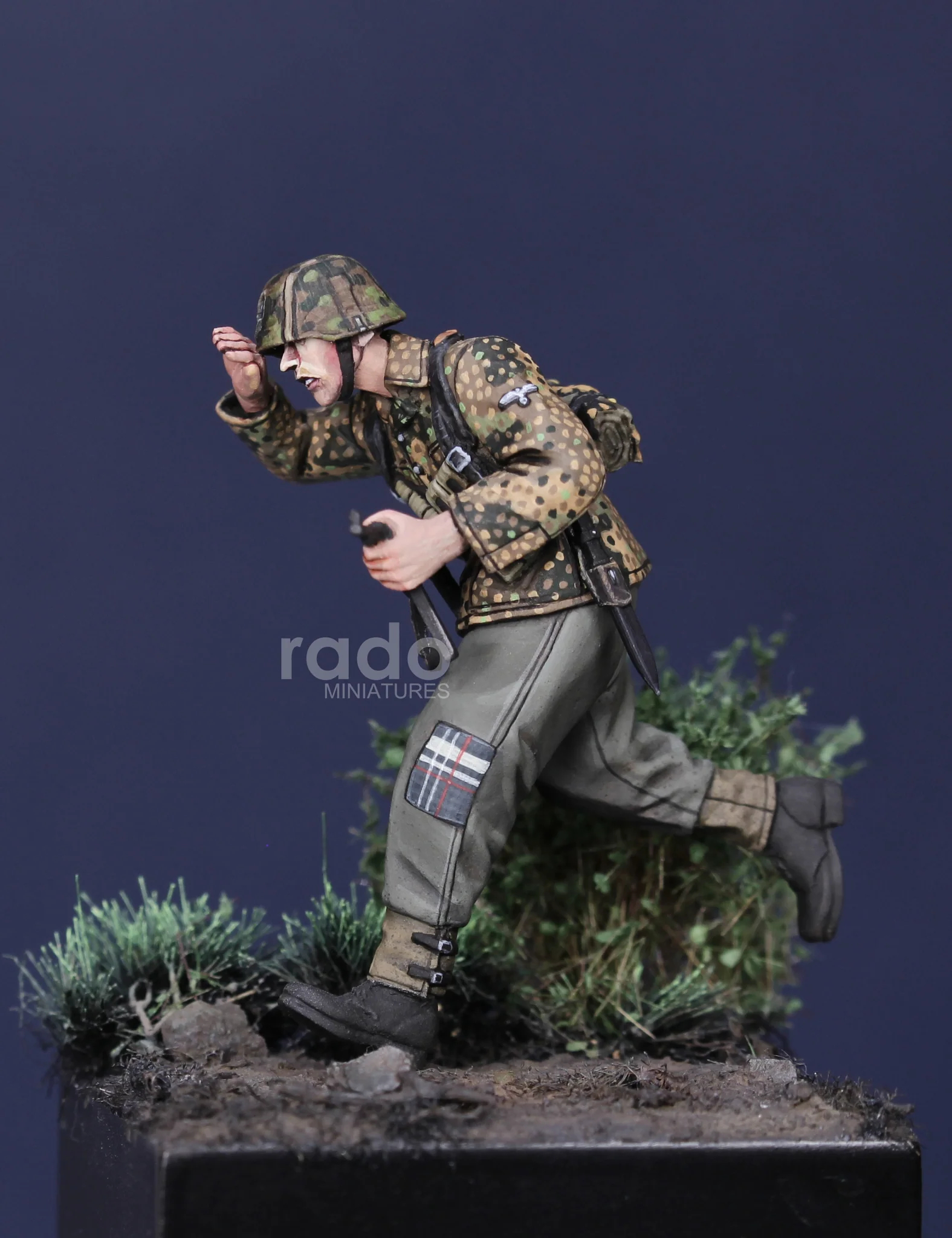 ak-interactive-w-ss-nco-con-mp40-normandia-1944-1-35-figura-in-resina image 2