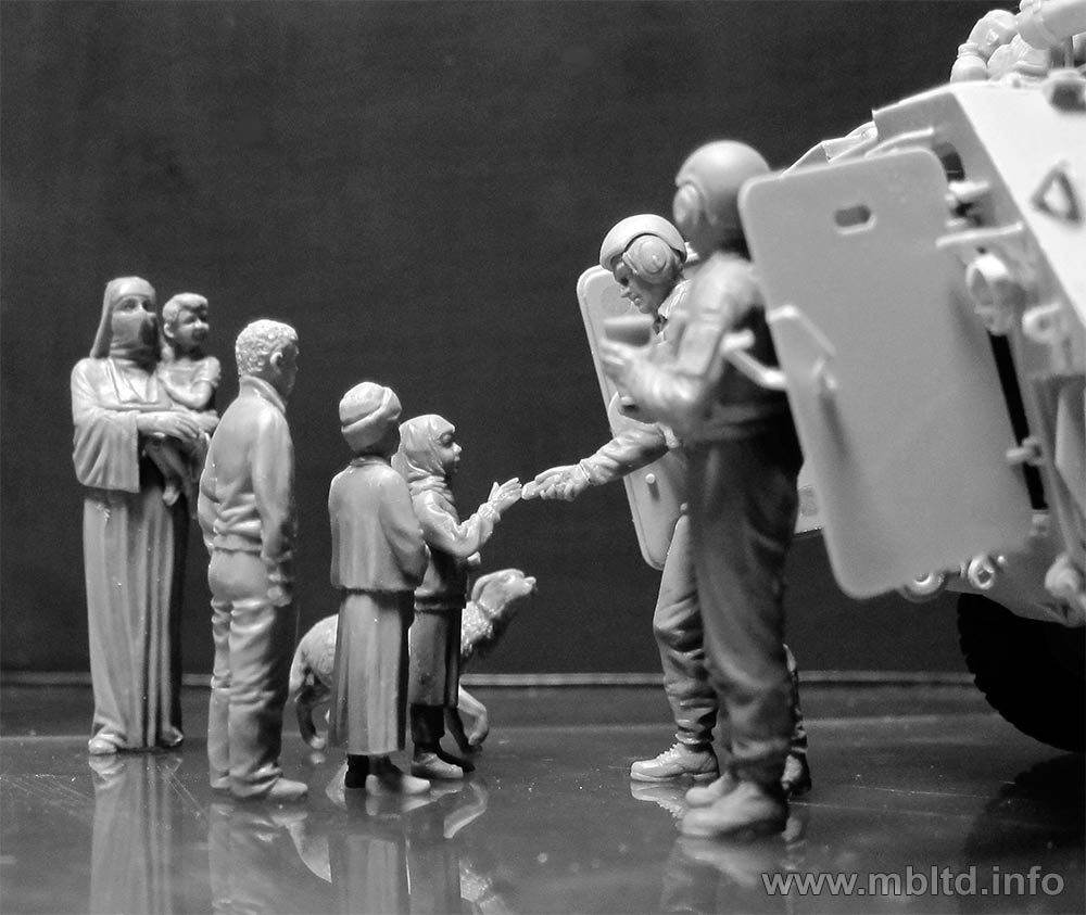 ak-interactive-1-35-here-is-snickers-help-yourself-please-figura-scena-modellism image 4