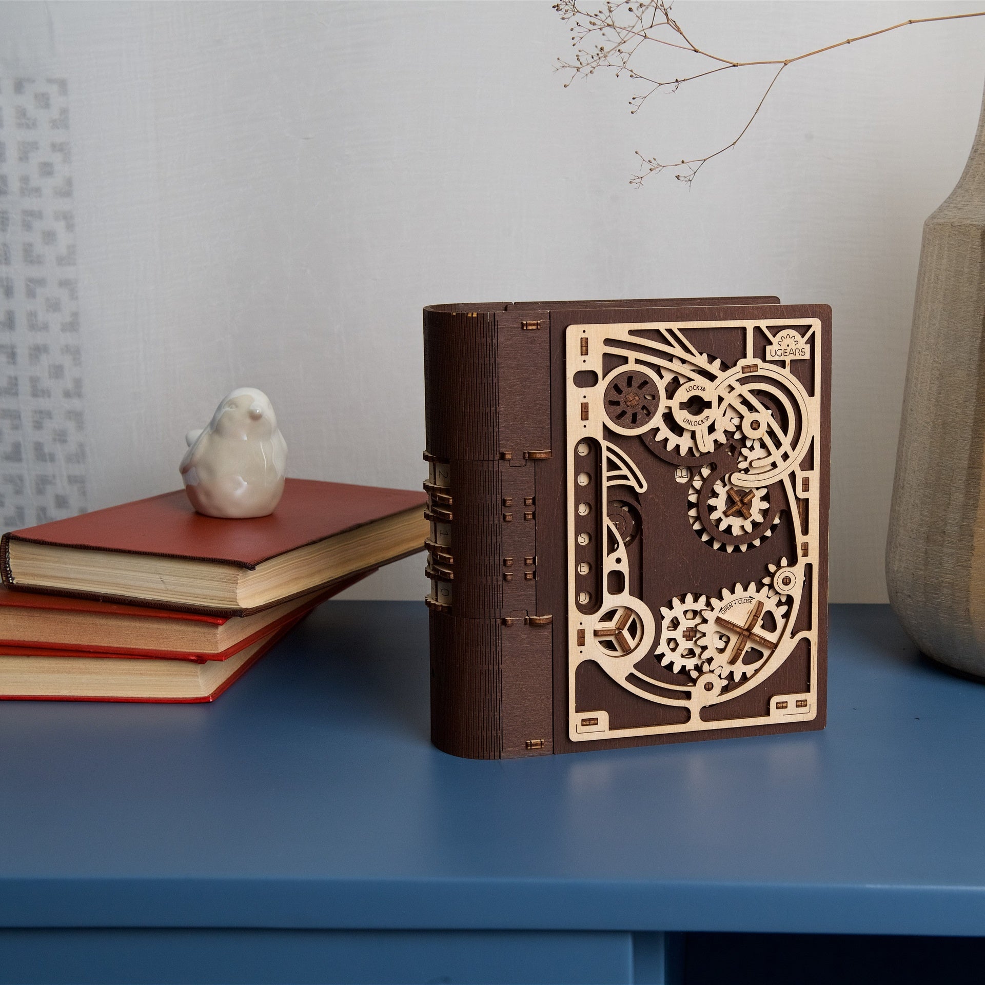 ugears-book-of-secrets-cassaforte-libro-in-legno-meccanica-3d-con-serratura-adva image 8