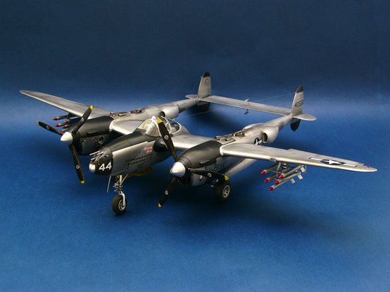 ak-interactive-lockheed-p-38-l-5-lo-lightning-1-32-kit-modello-aeronautico image 6