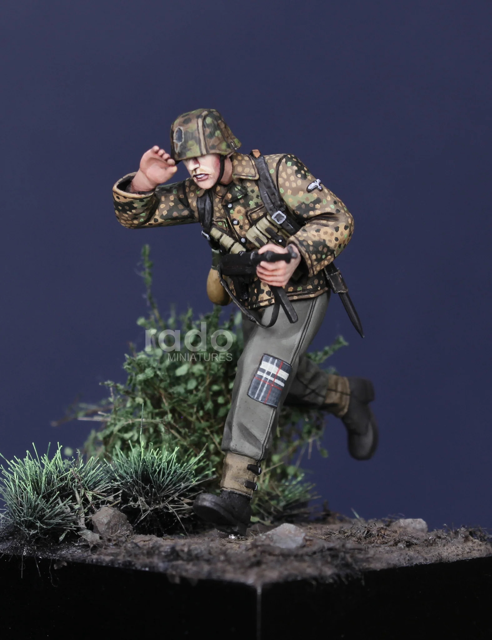 ak-interactive-w-ss-nco-con-mp40-normandia-1944-1-35-figura-in-resina image 5