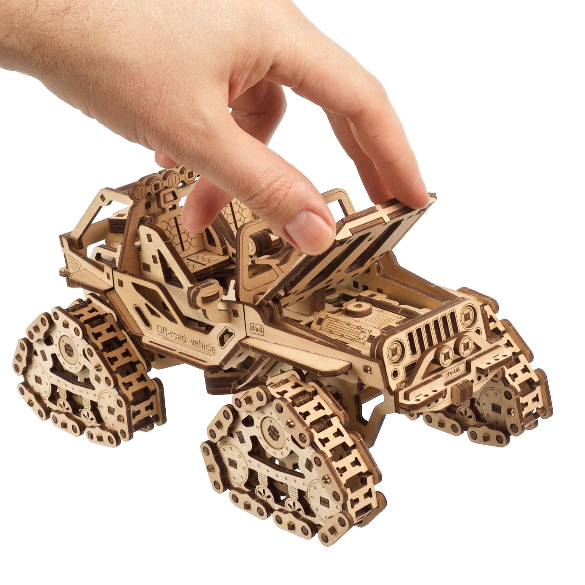 ugears-tracked-off-road-vehicle-fuoristrada-cingolato-in-legno-1-24 image 4