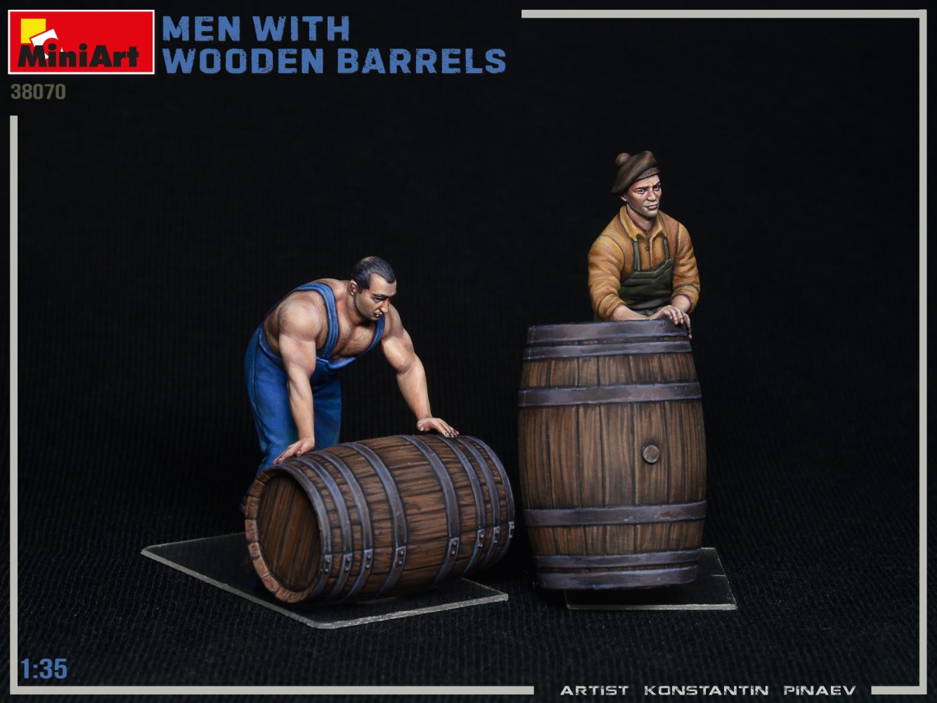 ak-interactive-1-35-men-with-wooden-barrels-figure-con-barili-in-legno-da-costru image 4