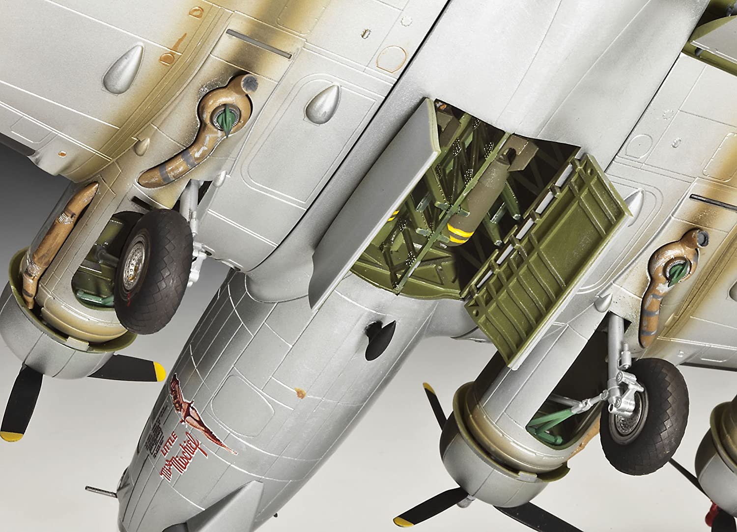 ak-interactive-b-17g-flying-fortress-1-72-kit-bombardiere-da-costruire image 8