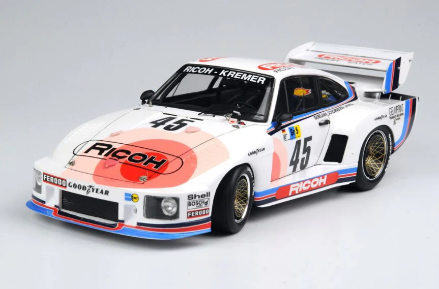 ak-interactive-porsche-935-k2-1978-le-mans-24-hours-in-scala-1-24 image 2
