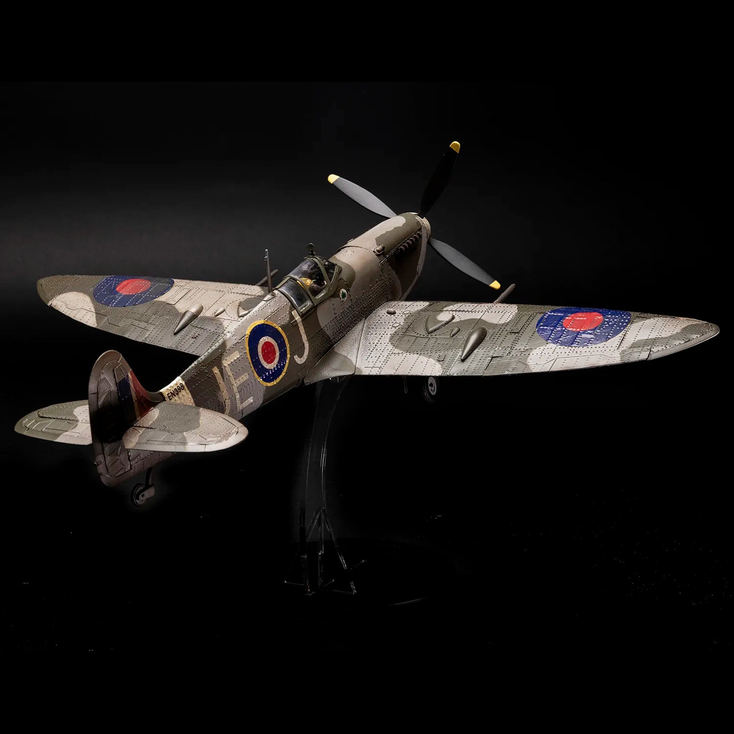 occre-supermarine-spitfire-mk-ixc-en398-1-24-kit-aereo-seconda-guerra-mondiale image 2