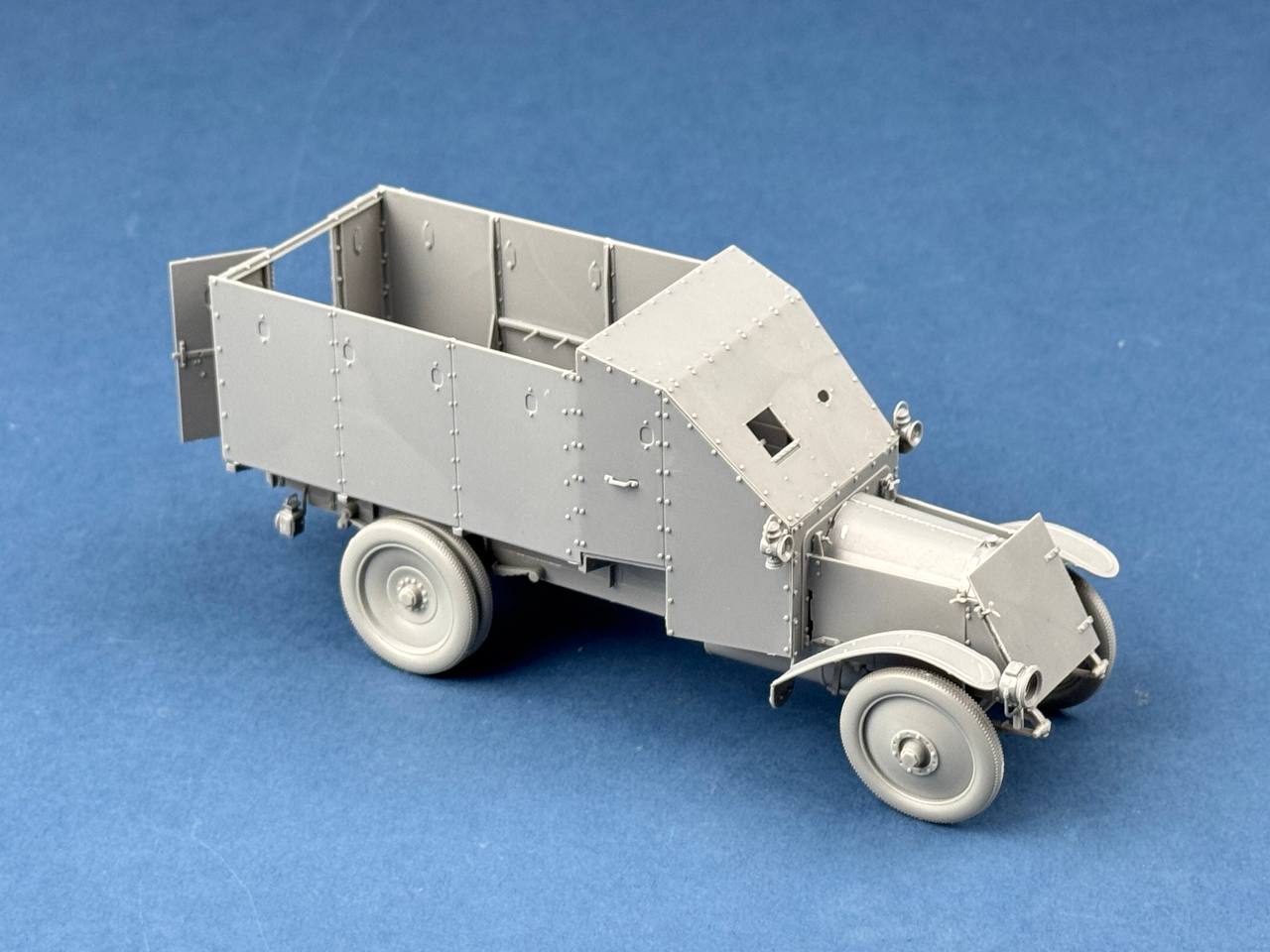 ak-interactive-1-35-armoured-tender-british-and-irish-service-kit-autocarro-mili image 2