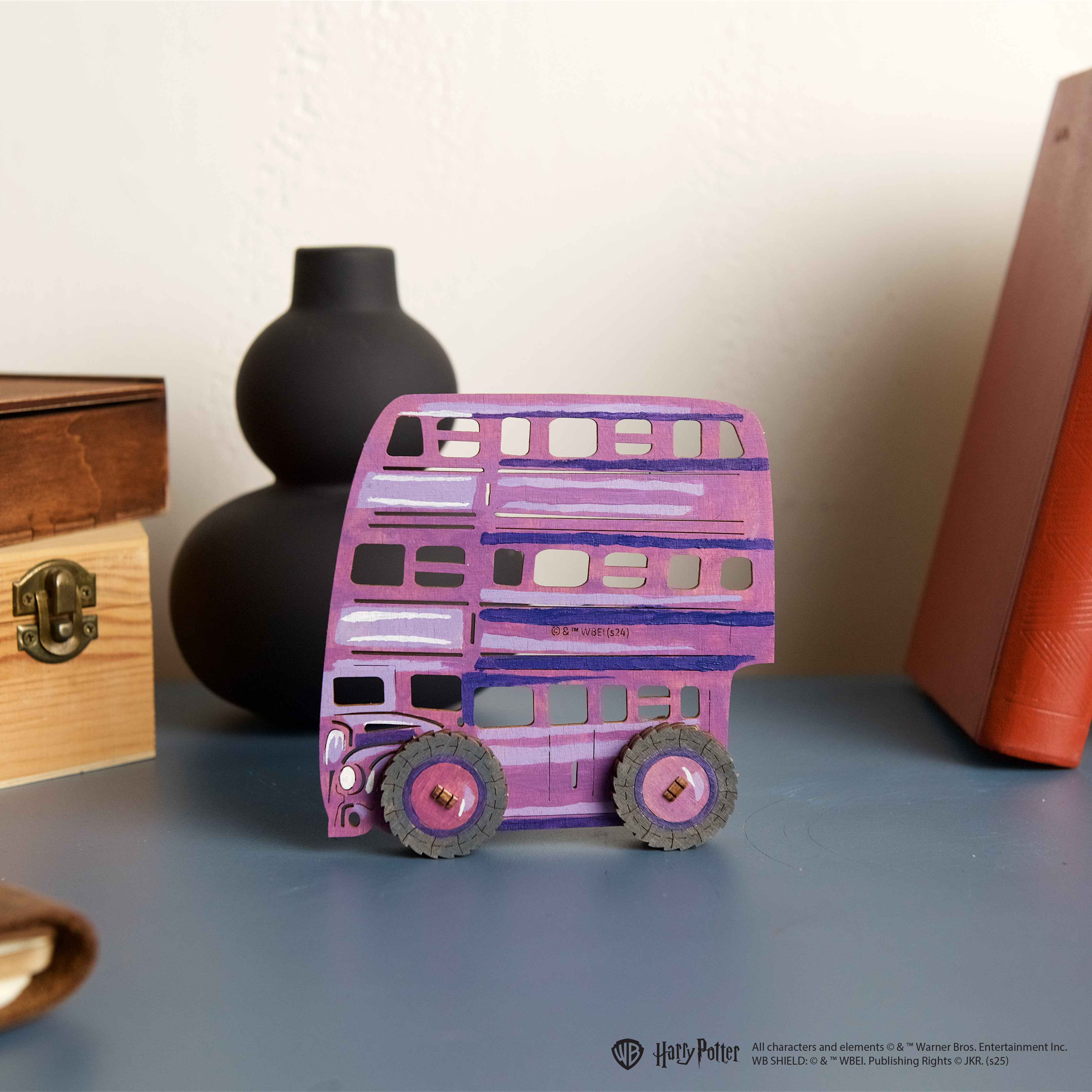 ugears-knight-bus-kit-di-modellismo-3d-da-colorare image 6