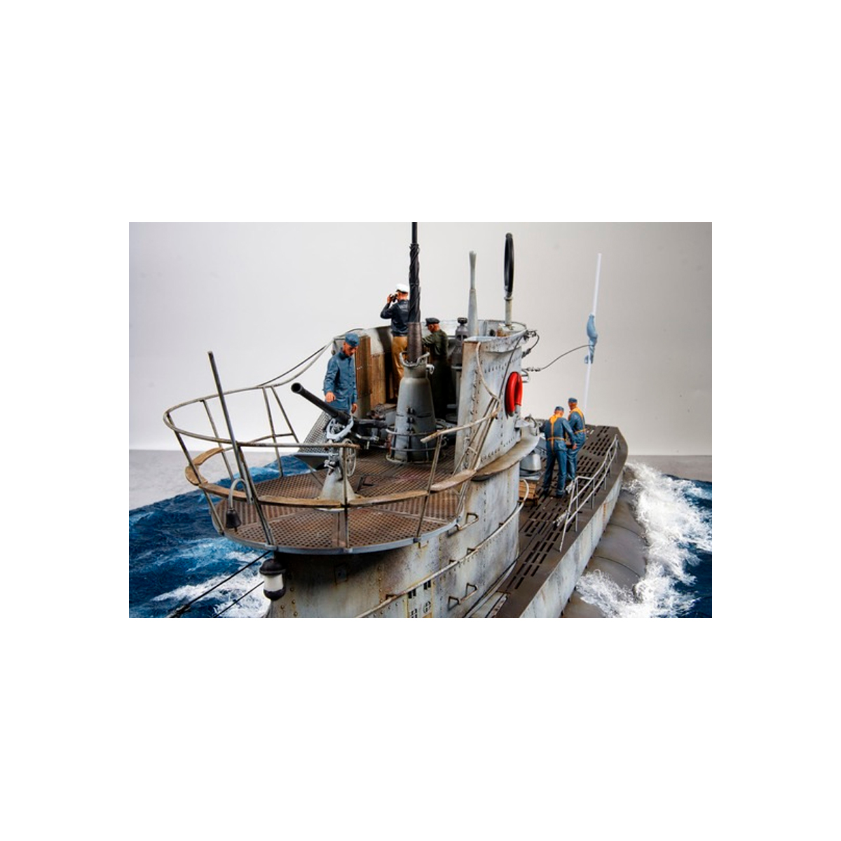 ak-interactive-1-35-german-submariners-commanders-in-action-6-pcs image 3