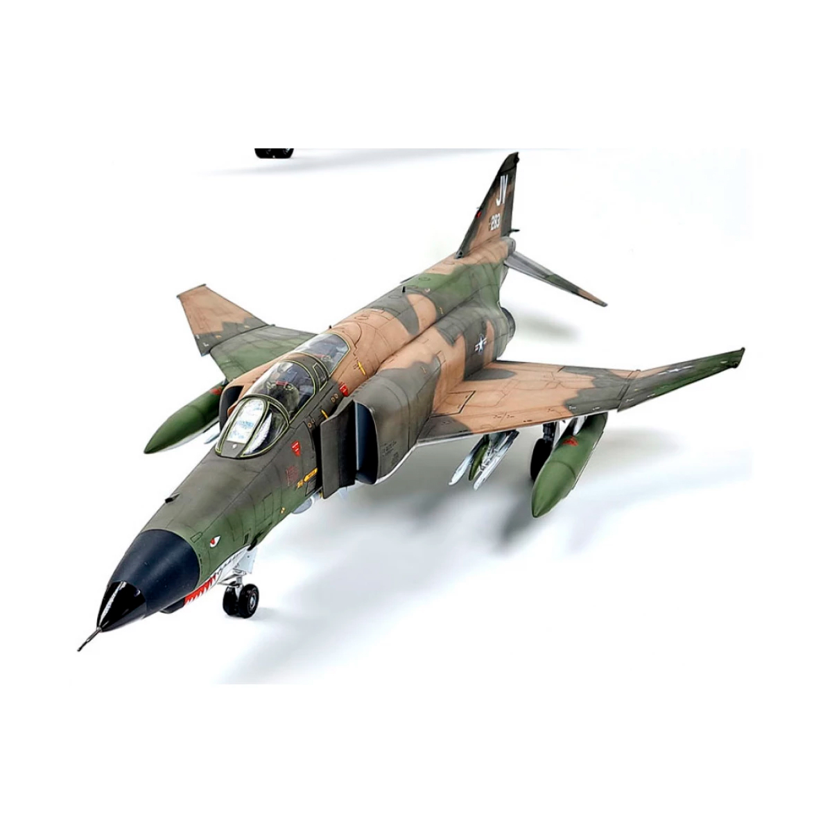ak-interactive-usaf-f-4e-vietnam-war-1-32-kit-aereo-da-costruire image 2
