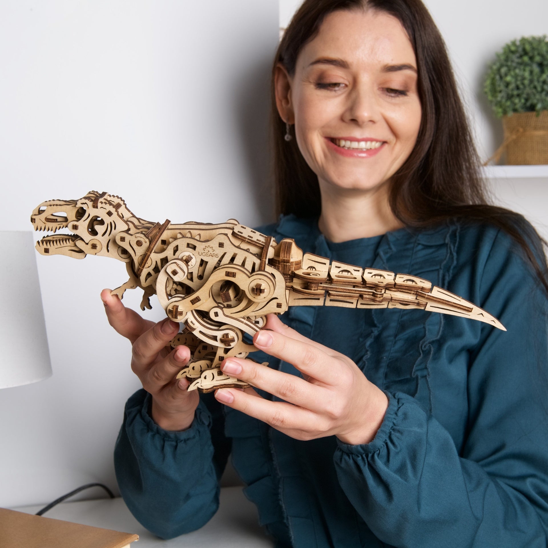ugears-tyrannosaurus-rex-kit-di-modellismo-meccanico-in-legno image 7