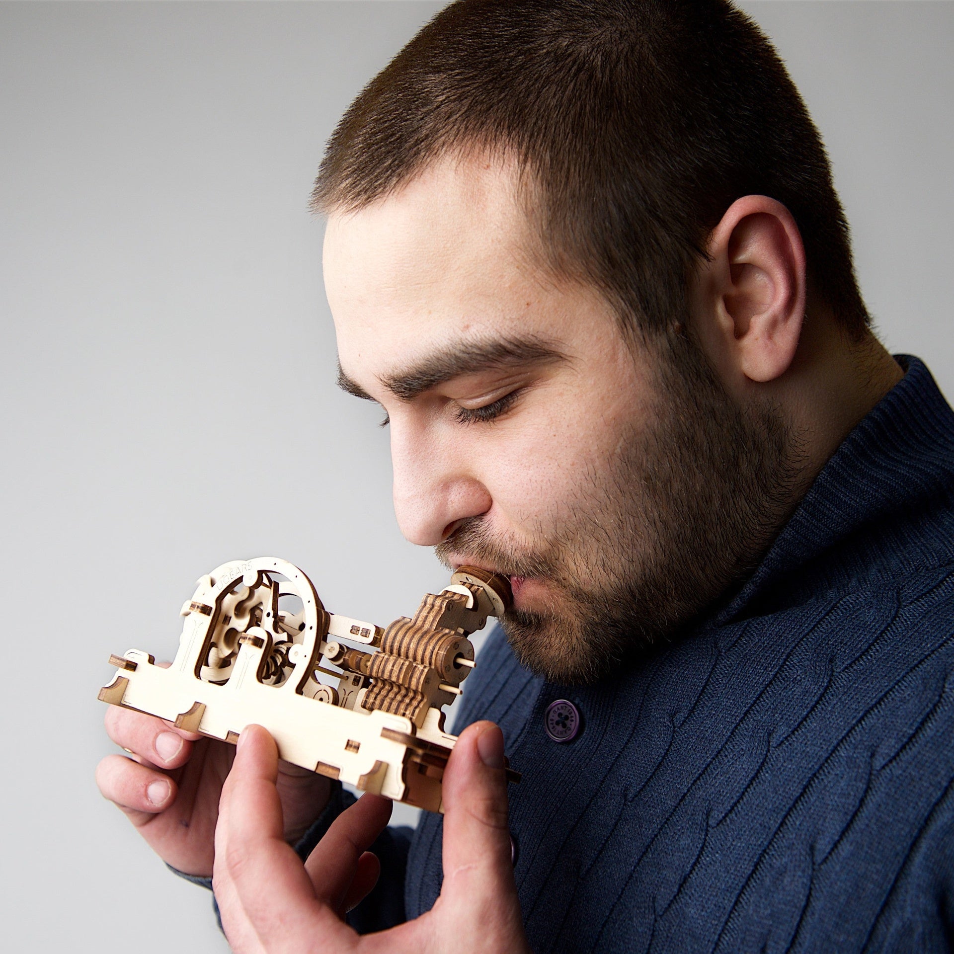 ugears-pneumatic-engine-motore-pneumatico-funzionante-in-legno-3d image 7