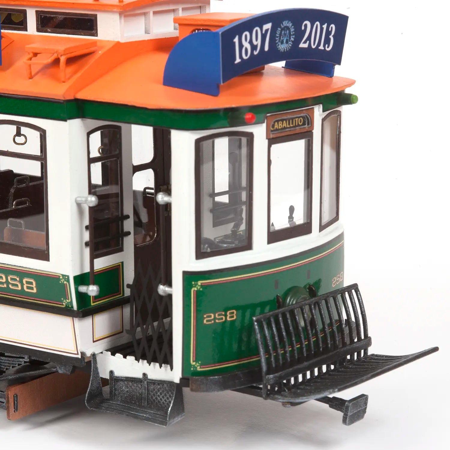 occre-buenos-aires-kit-tram-lacroze-258-diorama image 7