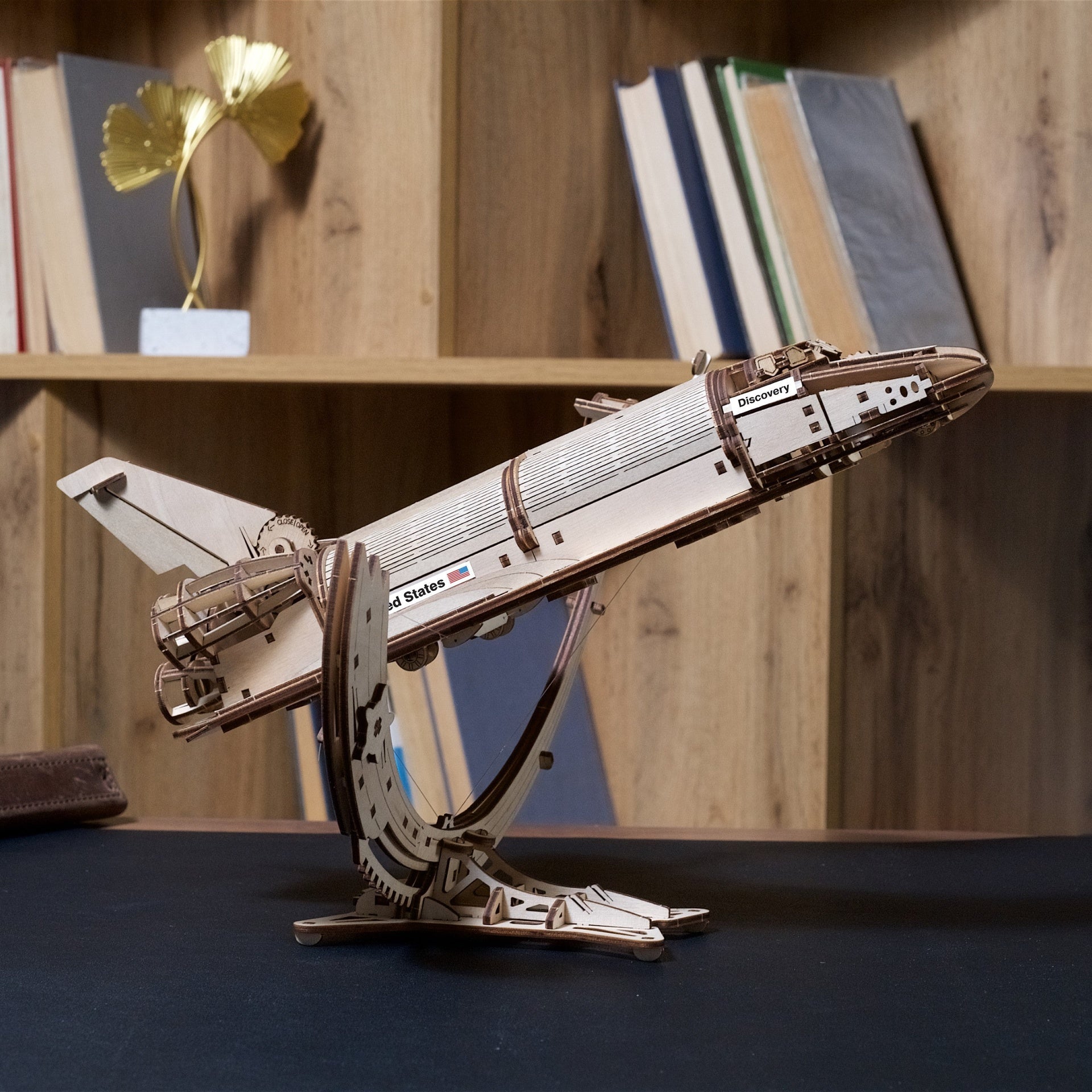 ugears-nasa-space-shuttle-discovery-kit-modellismo-legno image 8