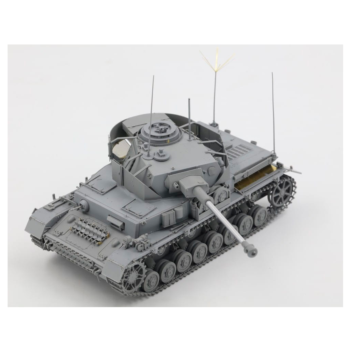 ak-interactive-1-35-pz-beob-wg-iv-ausf-j-con-comandante-e-fanteria-kit-modellism image 4